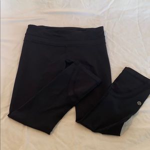 Black lululemon cropped leggings